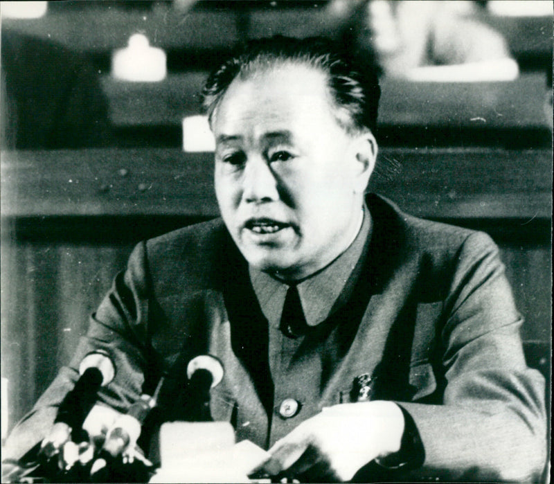 Chinese Premier Zhao Ziyang delivers a report on the work of the Government at the Second Session of the Sixth National Congress. - Vintage Photograph