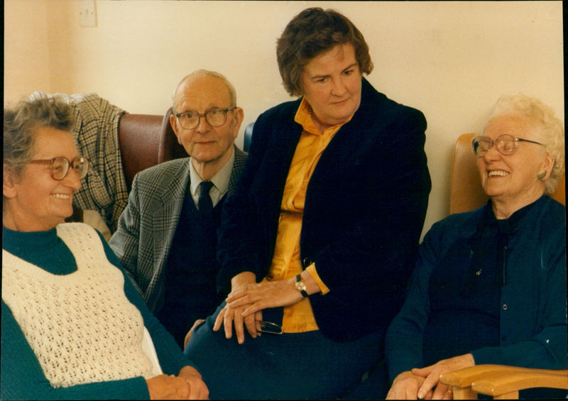 Muriel Burton, Mrs D. Leech - Vintage Photograph