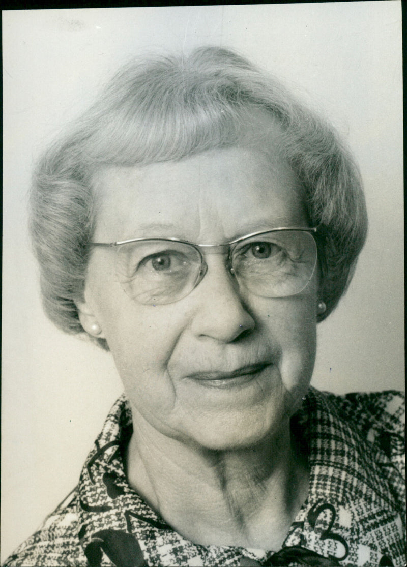 Hilda Best - Vintage Photograph