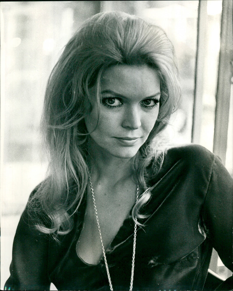 Ellen Burstyn - Vintage Photograph