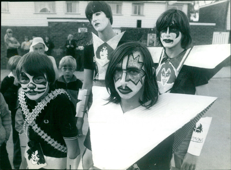 Modest men competitions - Vintage Photograph