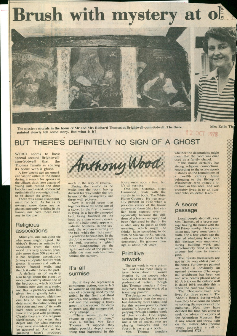 Mr and Mrs Richard Thomas murals - Vintage Photograph