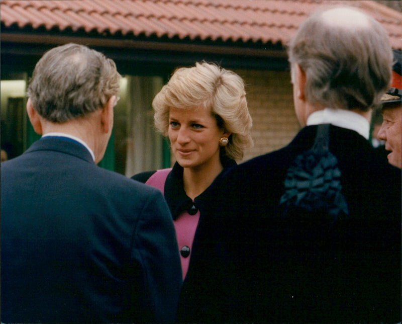 princess Diana in Glebe house Kidlington - Vintage Photograph