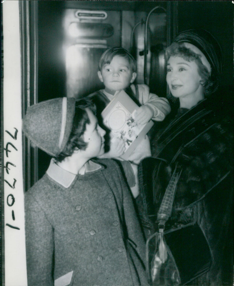 Googie Withers - Vintage Photograph