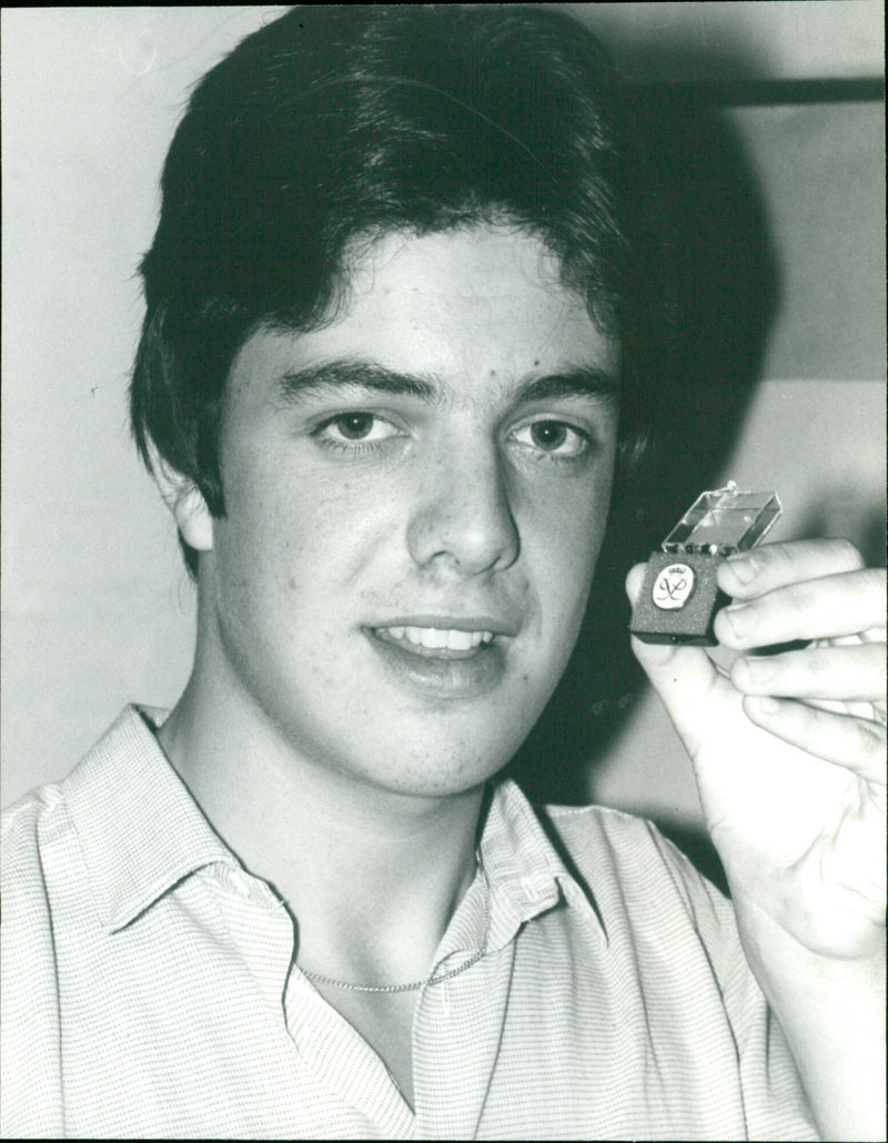 Stephen Fidler, 20, of Stockham Park, Wantage, receives the top award of the Duke of Edinburgh Award Scheme. - Vintage Photograph