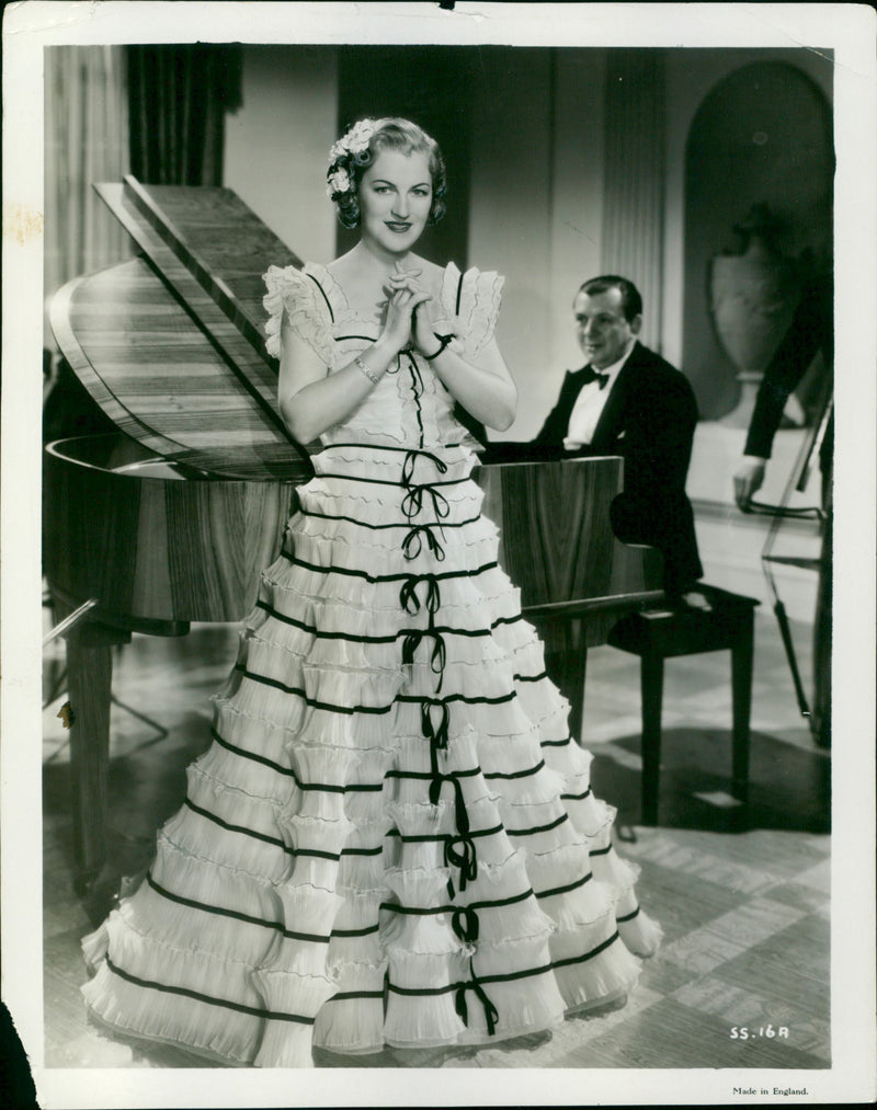 Gracie Fields - Vintage Photograph