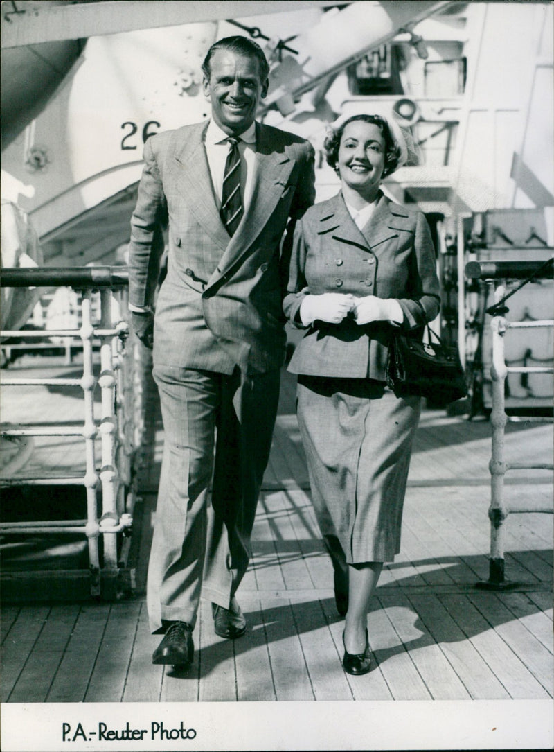 Douglas Fairbanks J. and his wife enjoying a meal and a film. - Vintage Photograph
