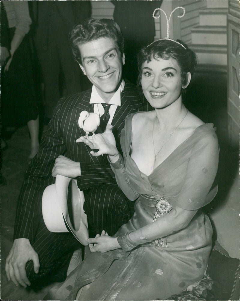 Diane Cilento - Vintage Photograph