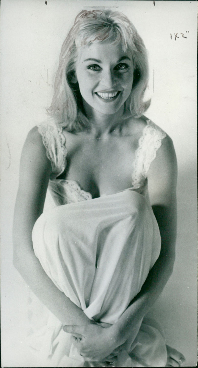 Diane Cilento - Vintage Photograph