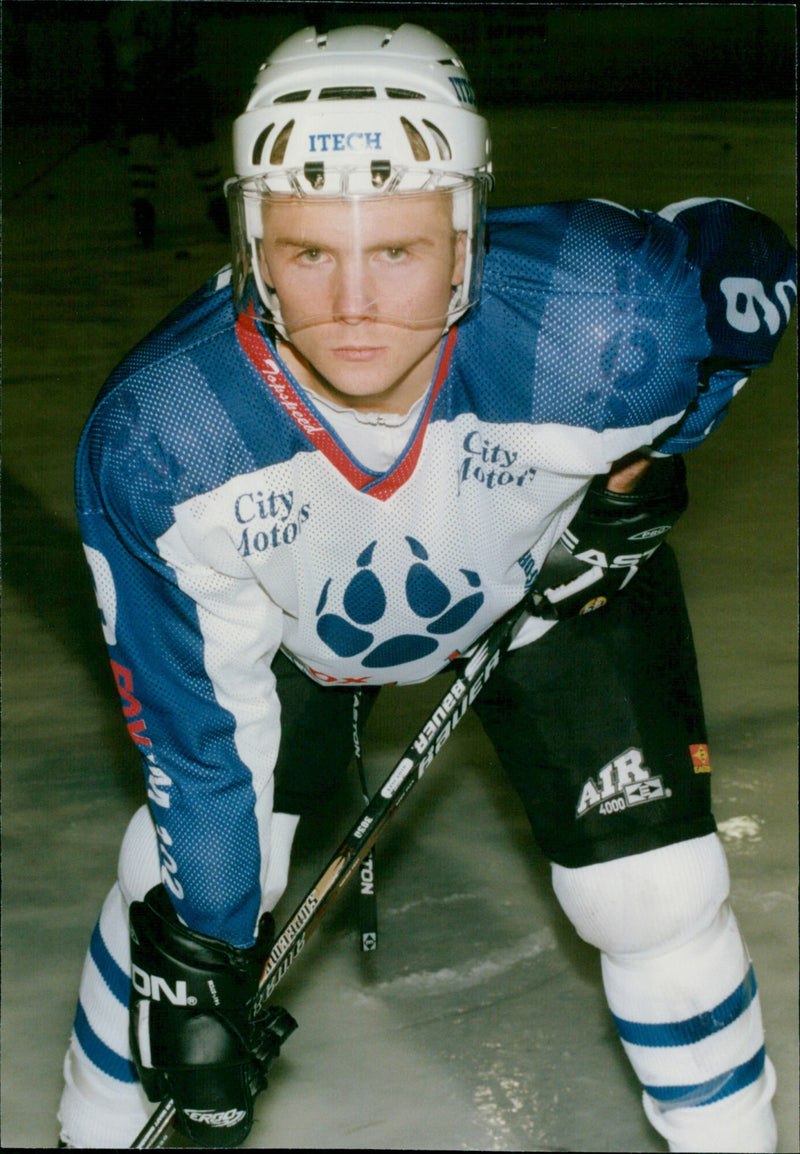 A player on the City Moto SUPREME ITECH AUTTAA 3030 TON team wears Bauer C City fotor AIR 4000 6 Care Green sport ice hockey equipment. - Vintage Photograph