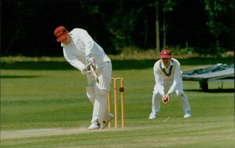 Mead Ian, Bourton bowler cricketing - Vintage Photograph