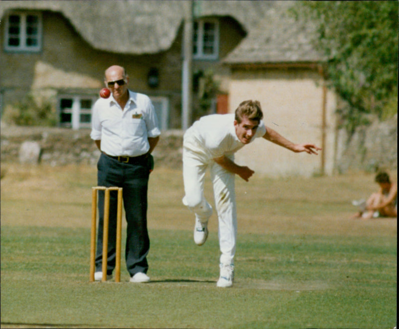 Steve Roberts passes the ball to Dany wilkes - Vintage Photograph