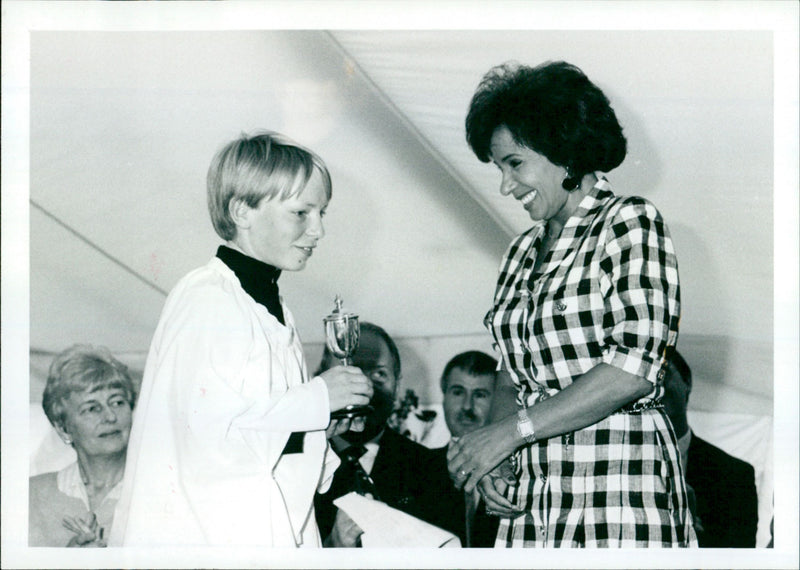 Shirley Bassey - Vintage Photograph