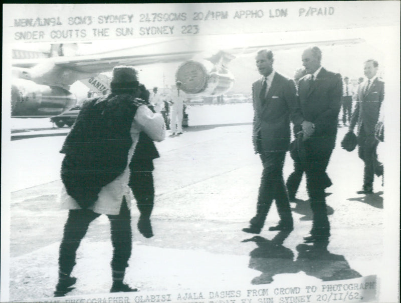 Appho Lon paid Snider coutss the sun sydney - Vintage Photograph