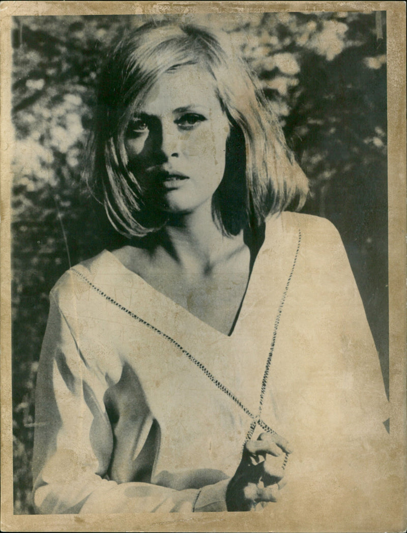 Faye Dunaway - Vintage Photograph