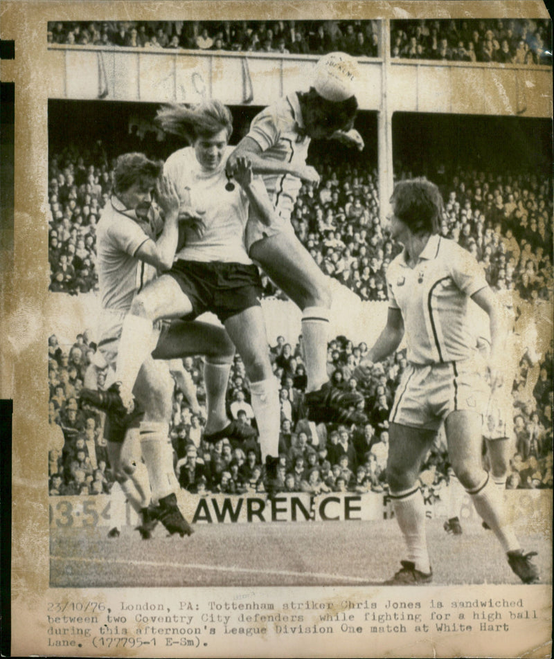 Tottenhams striker Chris jones between coventry defenders - Vintage Photograph