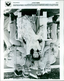 Actress Faye Dunaway attending the premiere of the film "Mommie Dearest" in Los Angeles. - Vintage Photograph