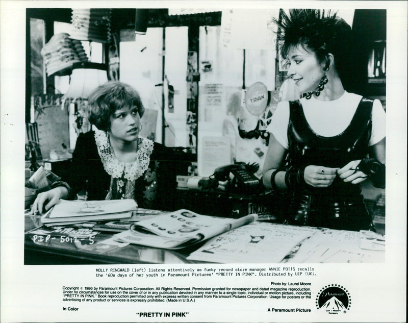 Actress Molly Ringwald and Annie Potts star in the 1986 film "Pretty in Pink". - Vintage Photograph