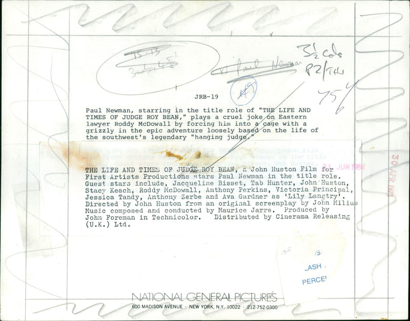 Paul Newman plays a cruel joke on Roddy McDowall in the film "The Life and Times of Judge Roy Bean". - Vintage Photograph