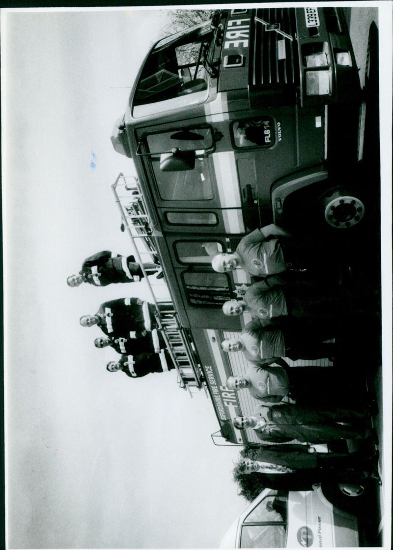 Didcot Firemen take on the Three Peaks challenge with National Power representatives in Oxfordshire. - Vintage Photograph
