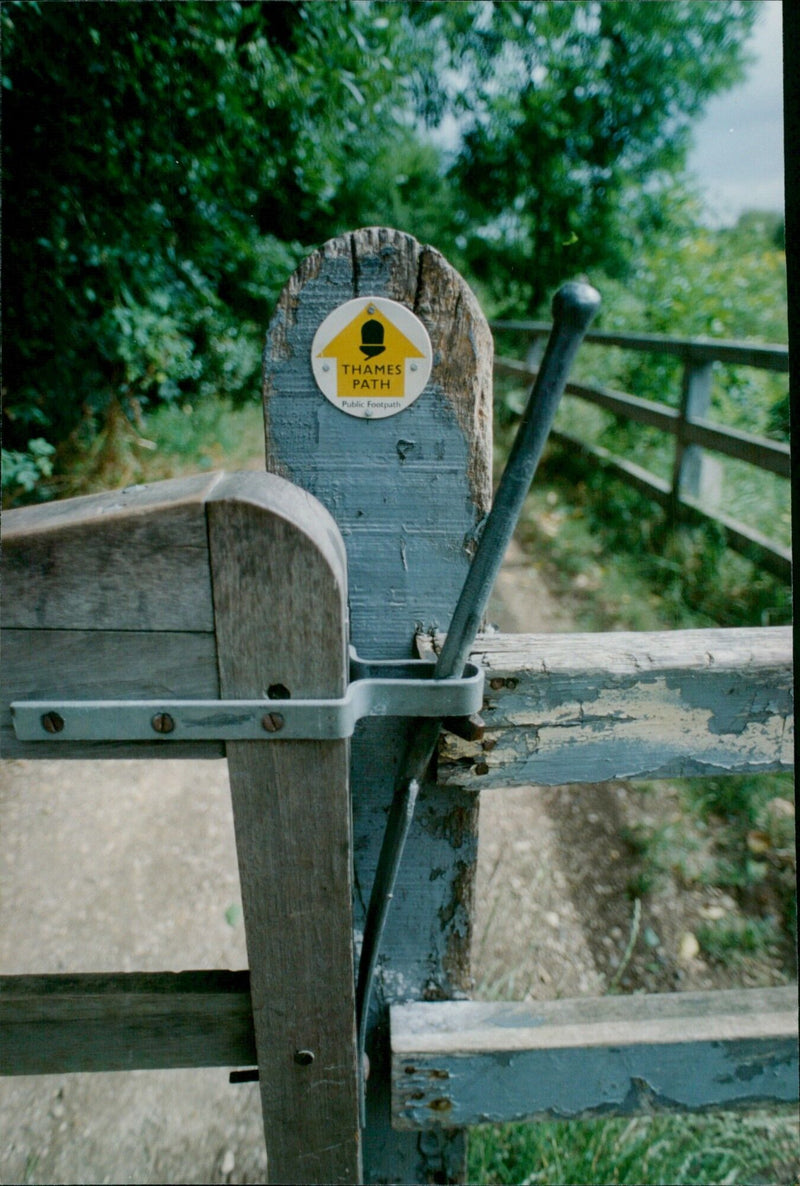 Paul Amey's gate sculpture along the Thames Path at Iffley, Oxford. - Vintage Photograph