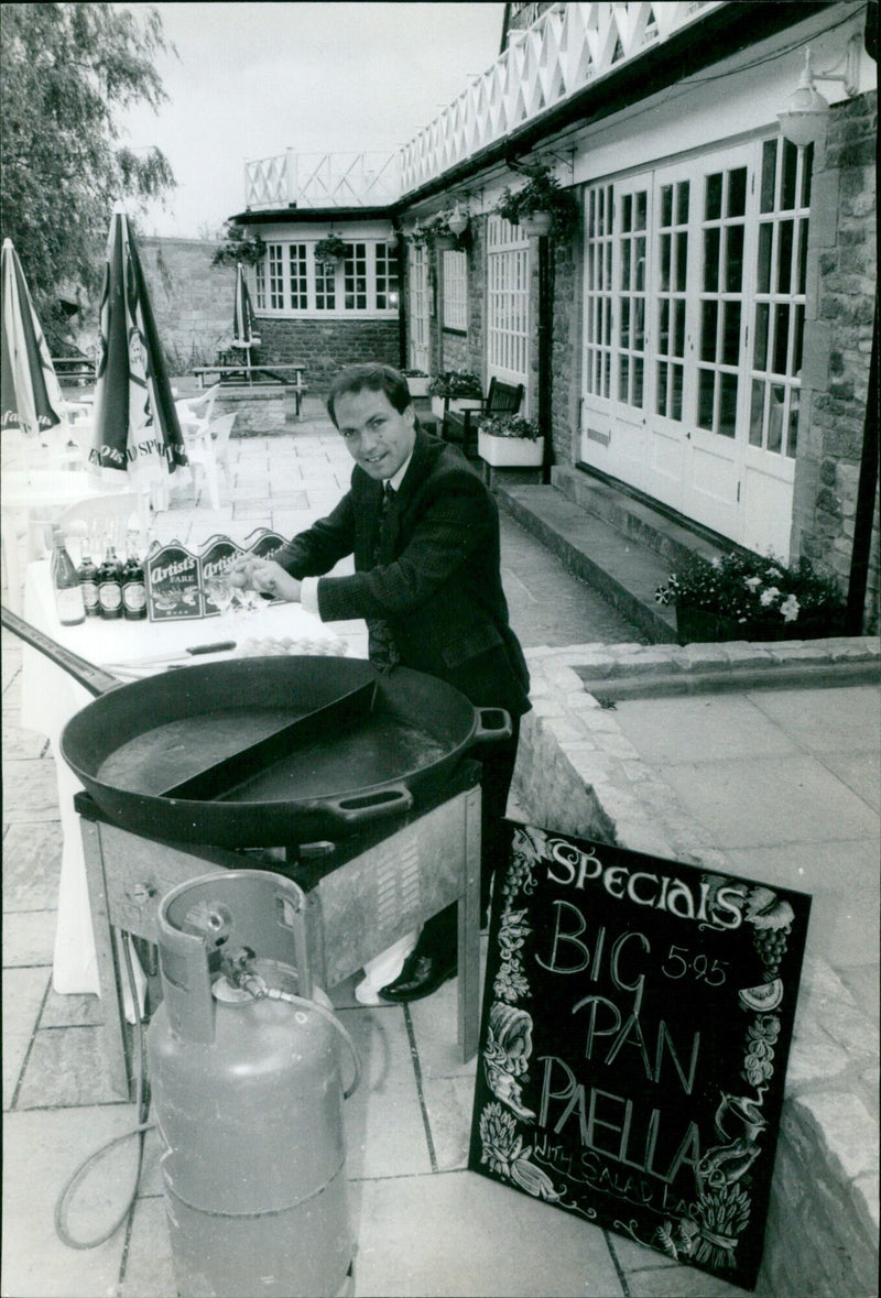 Andrew Dearie, manager of the 4ft Rose Revived in Newbridge, England with a giant 12.86-inch diameter frying pan. - Vintage Photograph