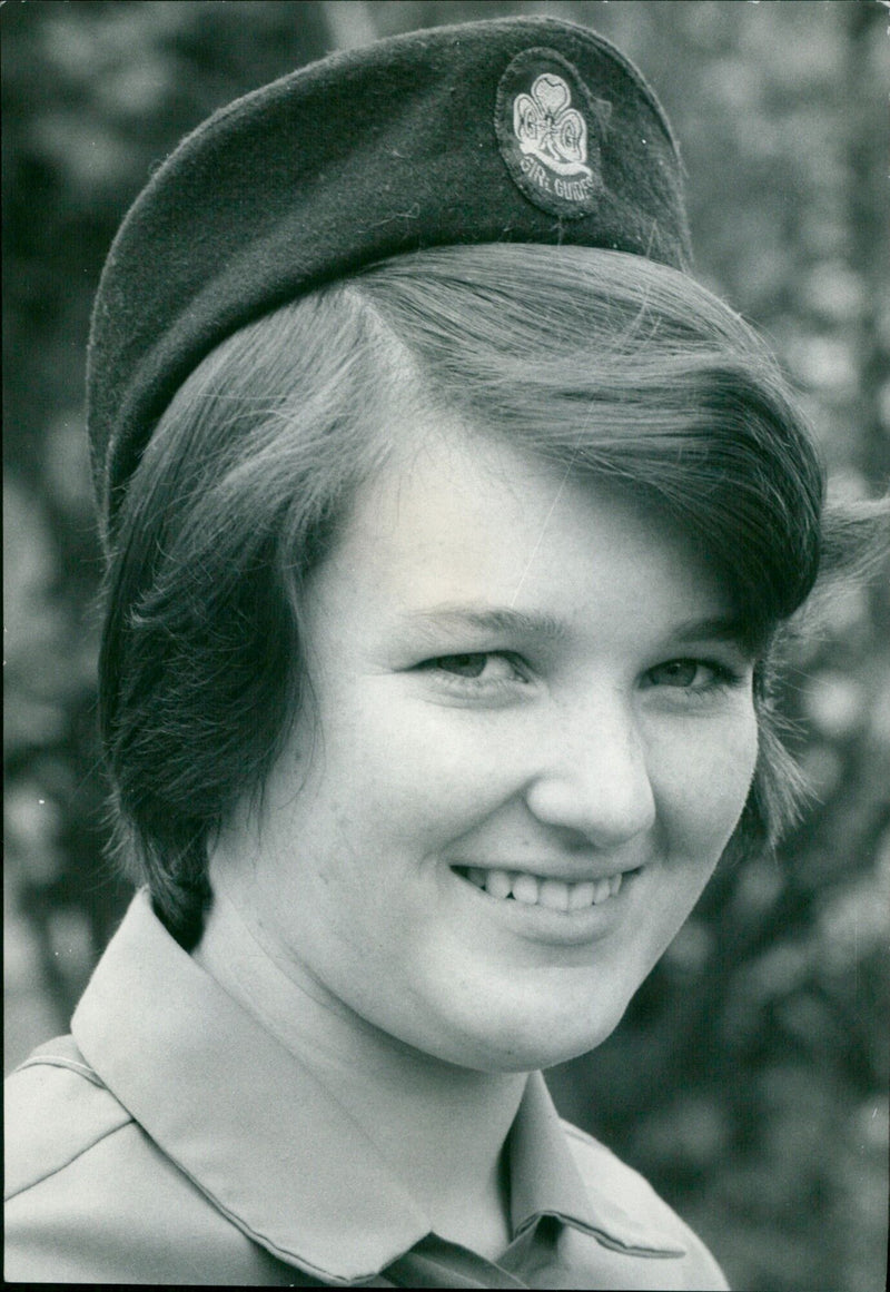 16-year-old Gillian Bond of Witney is the first member of her local guide group to achieve the Queen's Guide Award. - Vintage Photograph