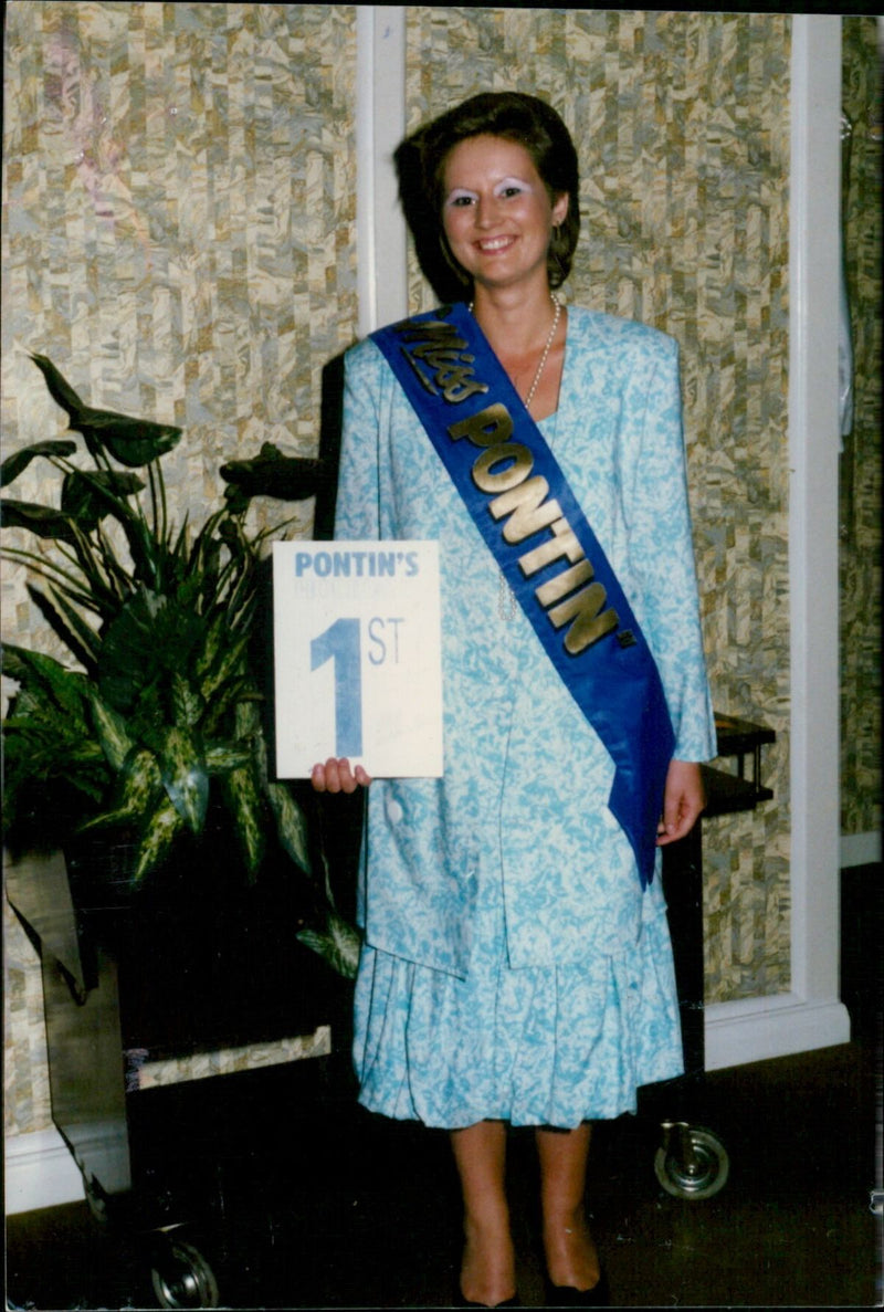 Miss (Pontin) Stella Jefferies from Bicester is crowned the winner of a weekly contest at Pontin’s South Downs Holiday Centre. - Vintage Photograph