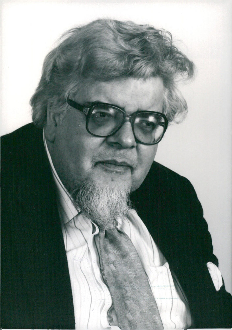 British pianist and composer John Ogdon performs at a concert in 1987. - Vintage Photograph