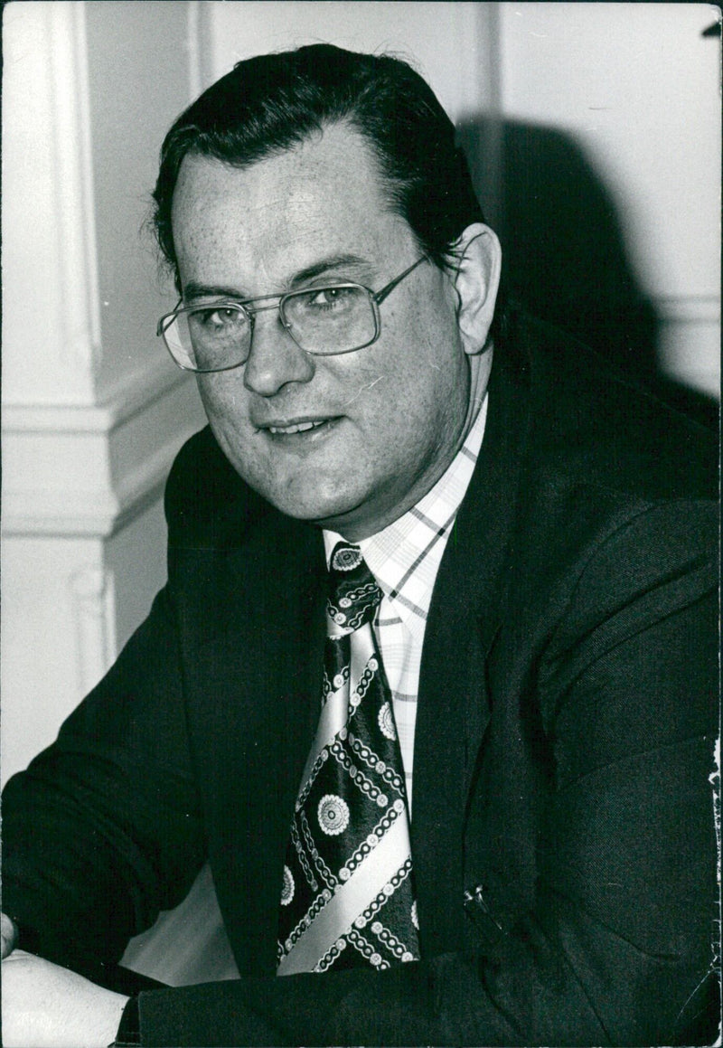 British politician John Tomlinson, M.P. speaks at the Foreign and Commonwealth Office in 1976. - Vintage Photograph