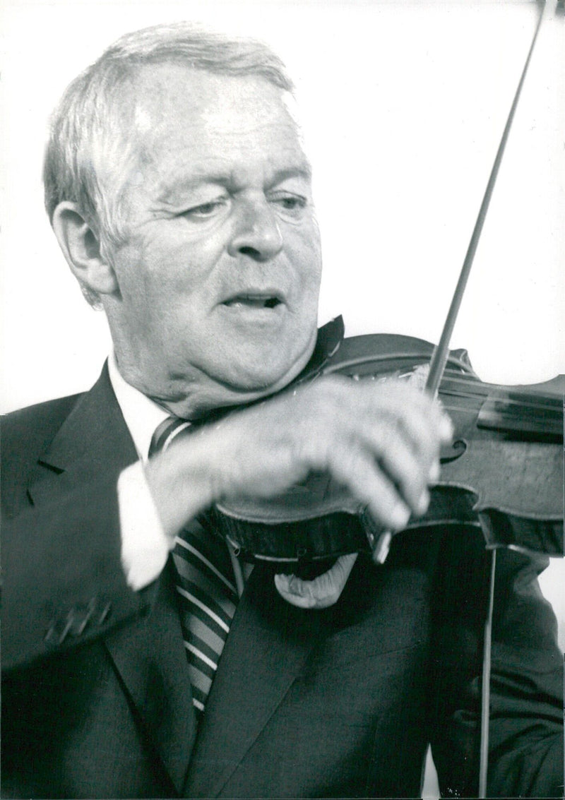 Danish musician Svend Assmundsen performing in 1988. Photo: Paul Beijnes/IMS Bildbyrå. - Vintage Photograph