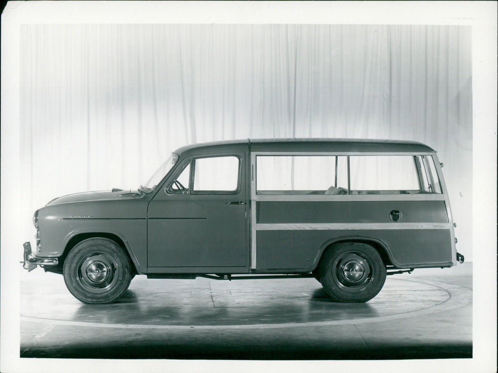 Morris Oxford Traveller Vintage Photograph
