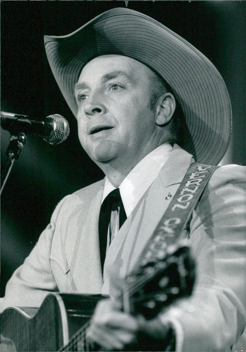 Country and Western singer Vernon Oxford performing at a concert in London in 1986. - Vintage Photograph