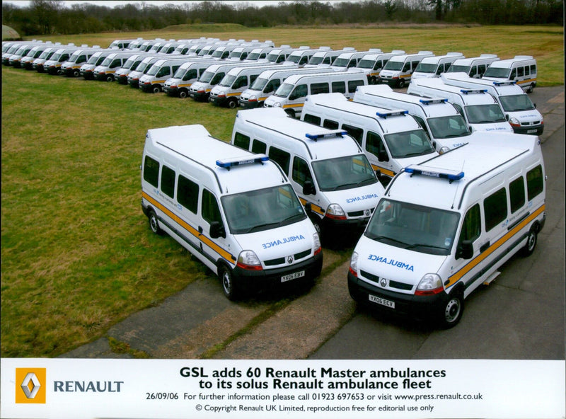 Renault Master ambulance - Vintage Photograph