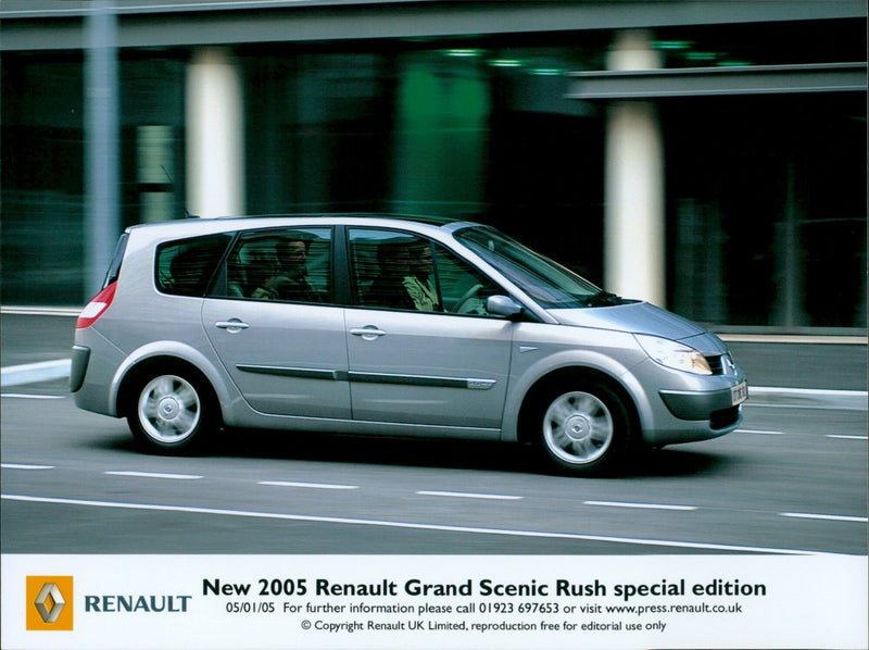 2005 Renault Grand Scenic Rush - Vintage Photograph