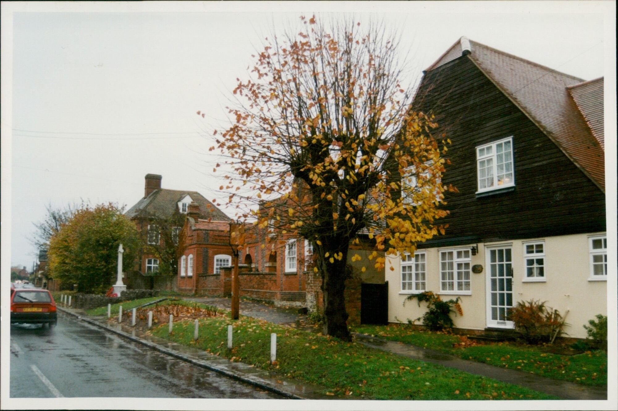 A peaceful scene in Harwell Village in November of 1995. - Vintage Pho