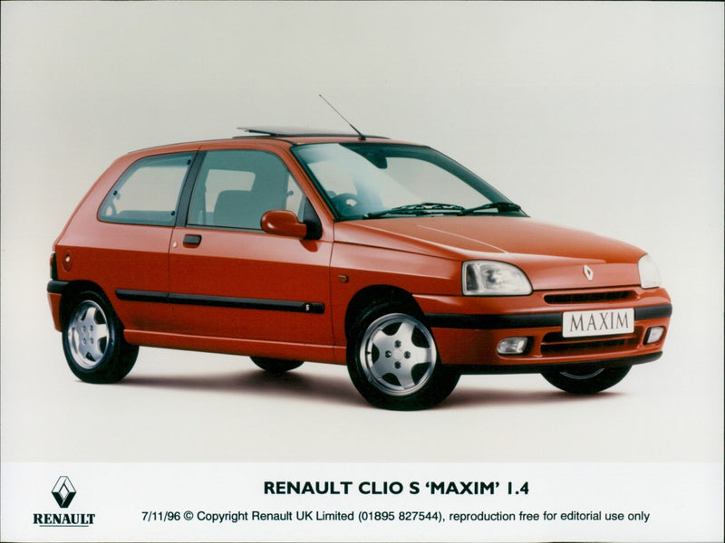 RENAULT CLIO - Vintage Photograph