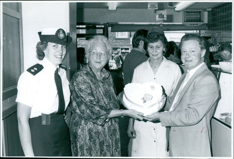 Mr Trevor Nash presents a heart-shaped cake to Miss Jan Couch and Mrs Florence McCormack for the Bicester Heartbeat 2 appeal. - Vintage Photograph