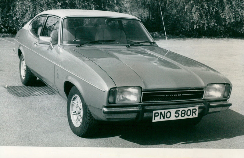 Ford Capri Ghia 3000 - Vintage Photograph