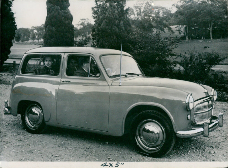 Motoring Car - Chrysler Hillman - Vintage Photograph