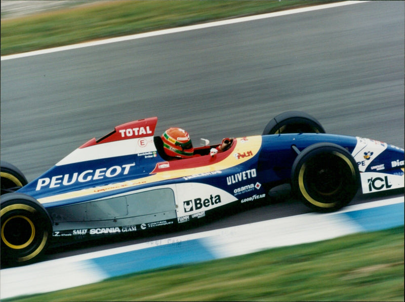 Eddie Irvine of Jordan-Peugeot Formula One team competing in the 1995 Grand Prix of Brazil. - Vintage Photograph