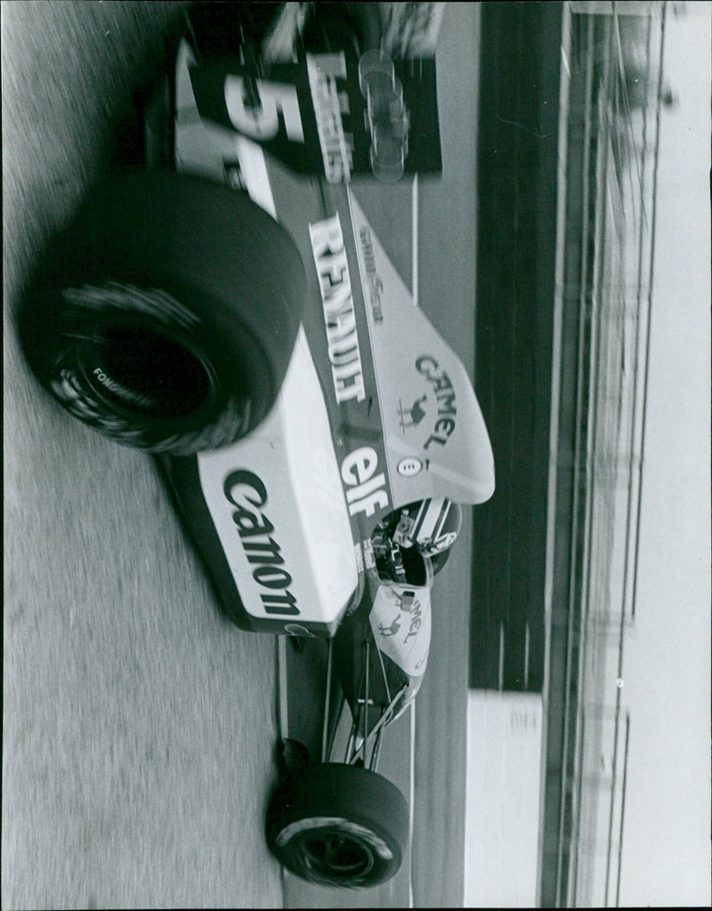 F1 driver Nigel Mansell tests the Williams-Renault at Silverstone. - Vintage Photograph