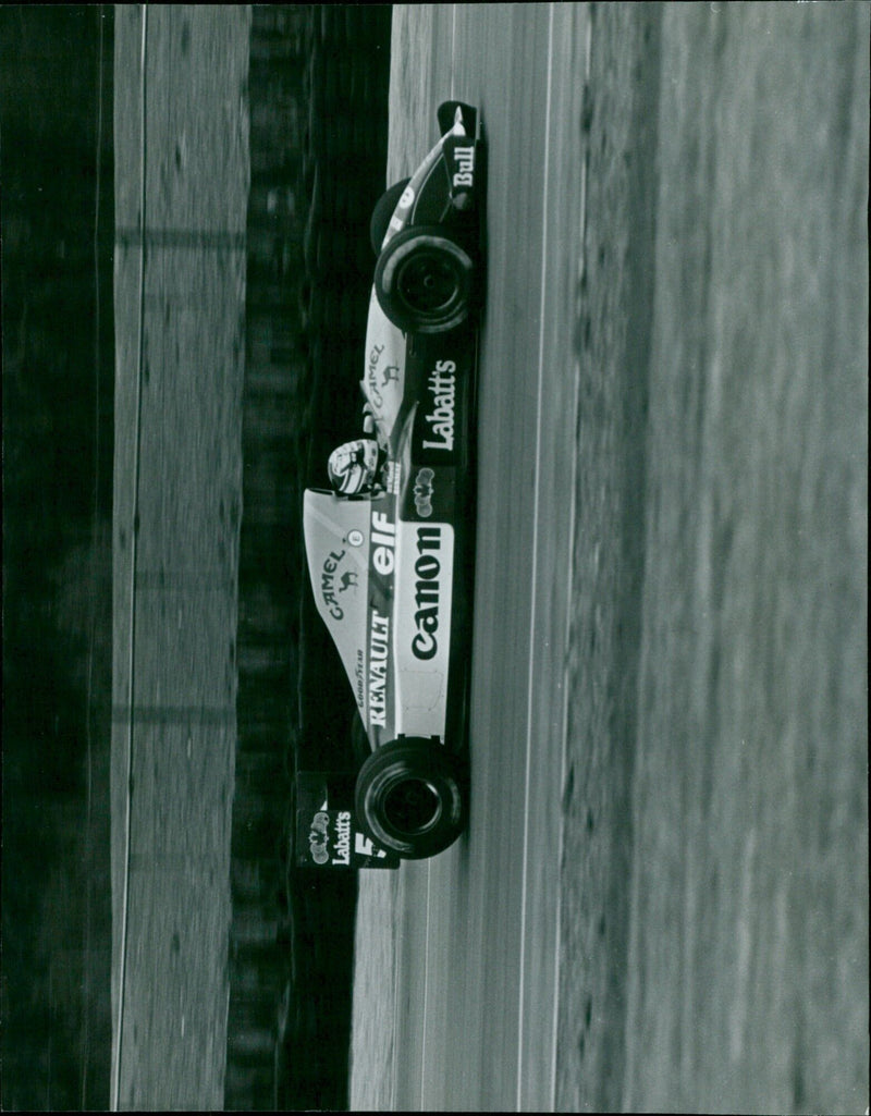 Nigel Mansed tests the Williams Silverstone Canon at the Goodyear Renault Elf Labatt's GAMEL. - Vintage Photograph