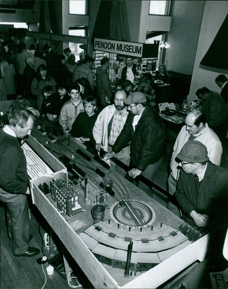 Enthusiasts gather to view the model rail exhibition at the Zealand Pendon Museum in Abbey Hall, Abingdon. - Vintage Photograph