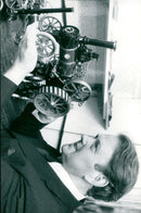 Michael Holden Limited model builder and customers show off their steam traction engine models. - Vintage Photograph