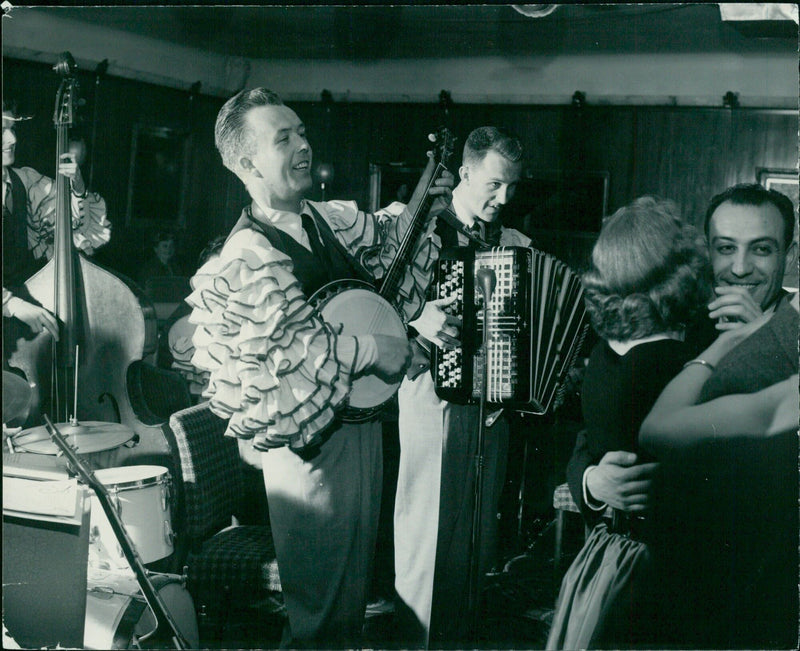 Sixtur 8/27 1954: Jazz musician Carl Olof Finnbergs playing at the Embassy Club in Stockholm, Sweden. - Vintage Photograph