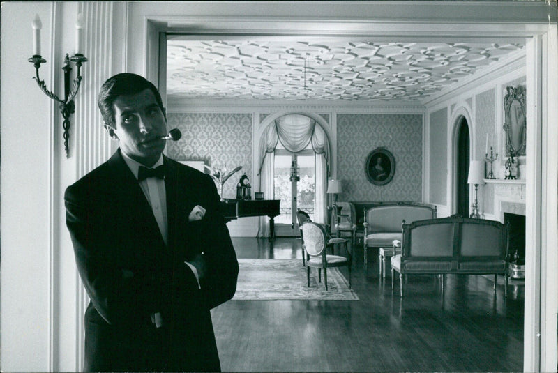 Hollywood star George Hamilton shows off his luxurious bachelor quarters in his 200,000 dollar Beverly Hills mansion. - Vintage Photograph