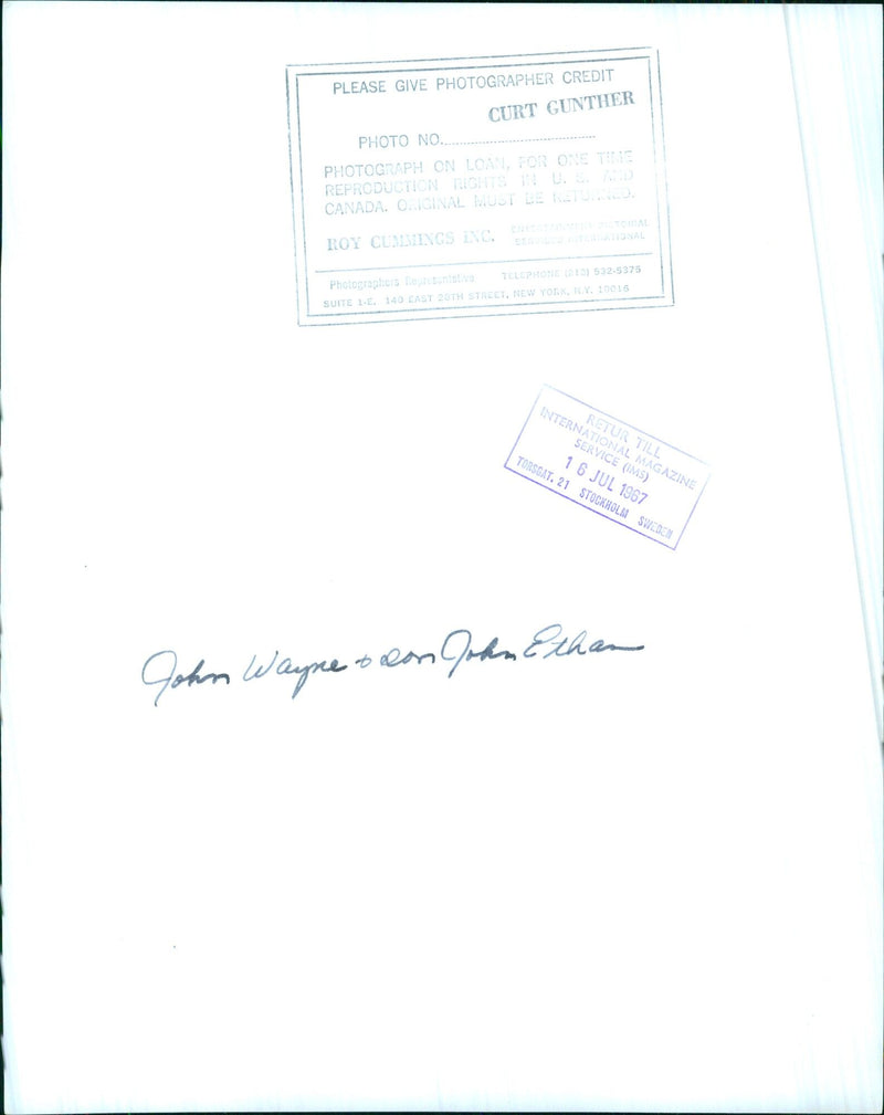 John Wayne and Ron John Ethan on the set of their upcoming film 'Strangeri H 4+%'. - Vintage Photograph