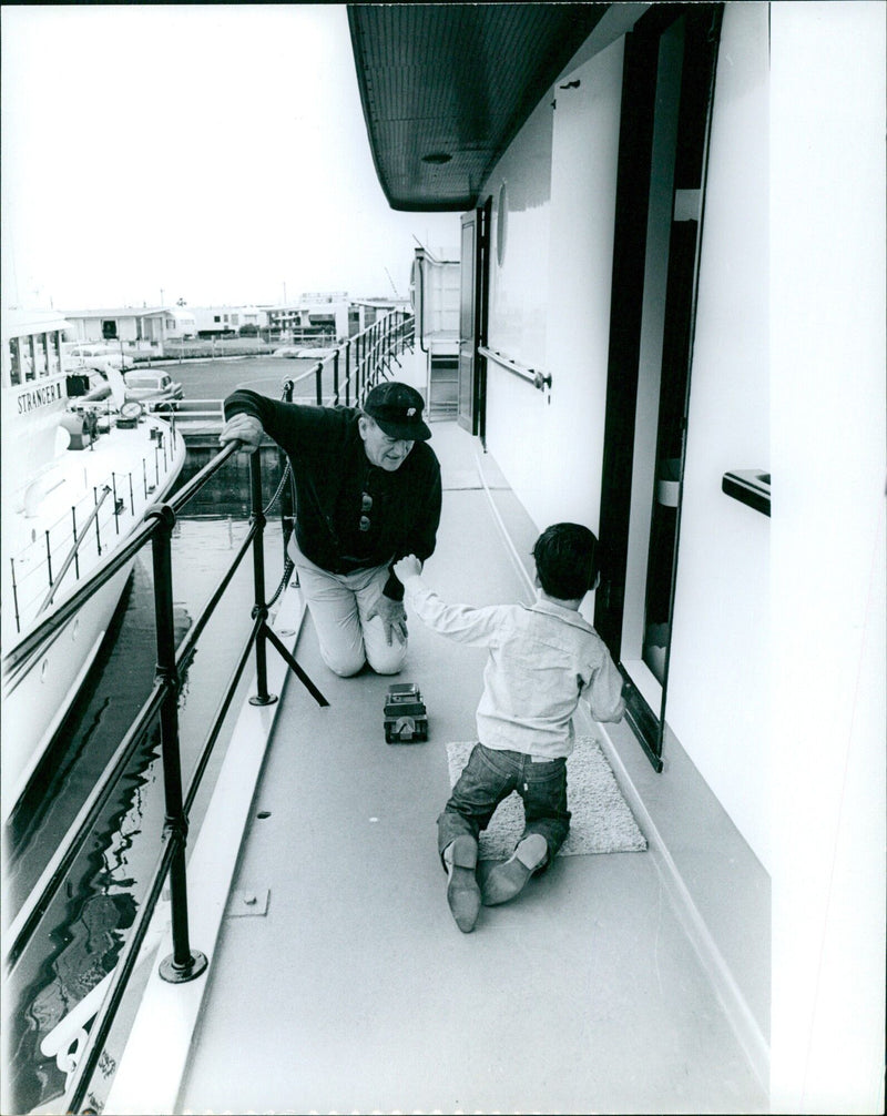 John Wayne and Ron John Ethan on the set of their upcoming film 'Strangeri H 4+%'. - Vintage Photograph