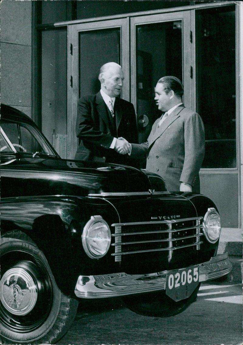 Jussi Bjoeling experiences driving a Volvo for the first time in Stockholm, Sweden. - Vintage Photograph